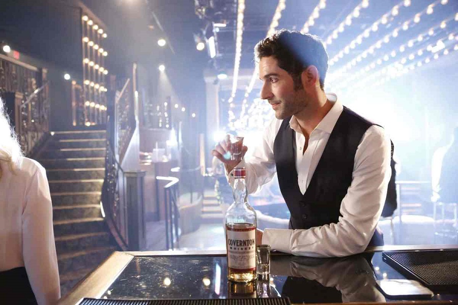 LUCIFER: Tom Ellis in the ÒMonsterÓ episode of LUCIFER airing Monday, Oct. 31 (9:01-10:00 PM ET/PT) on FOX. ©2016 Fox Broadcasting Co. Cr: Bettina Strauss/FOX.