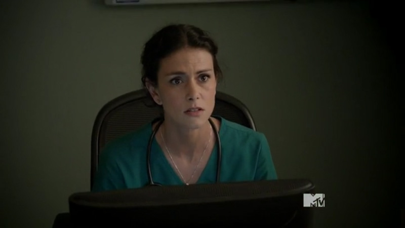 Teen_Wolf_Season_3_Episode_17_Silverfinger_Melissa_at_computer[1]