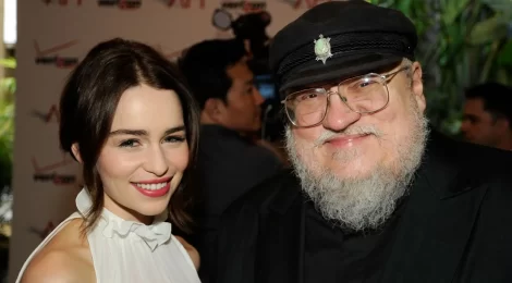 Emilia Clarke y George RR Martin aportan más detalles de la serie de Jon Nieve