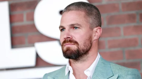 Stephen Amell protagonizará el spin off de Suits